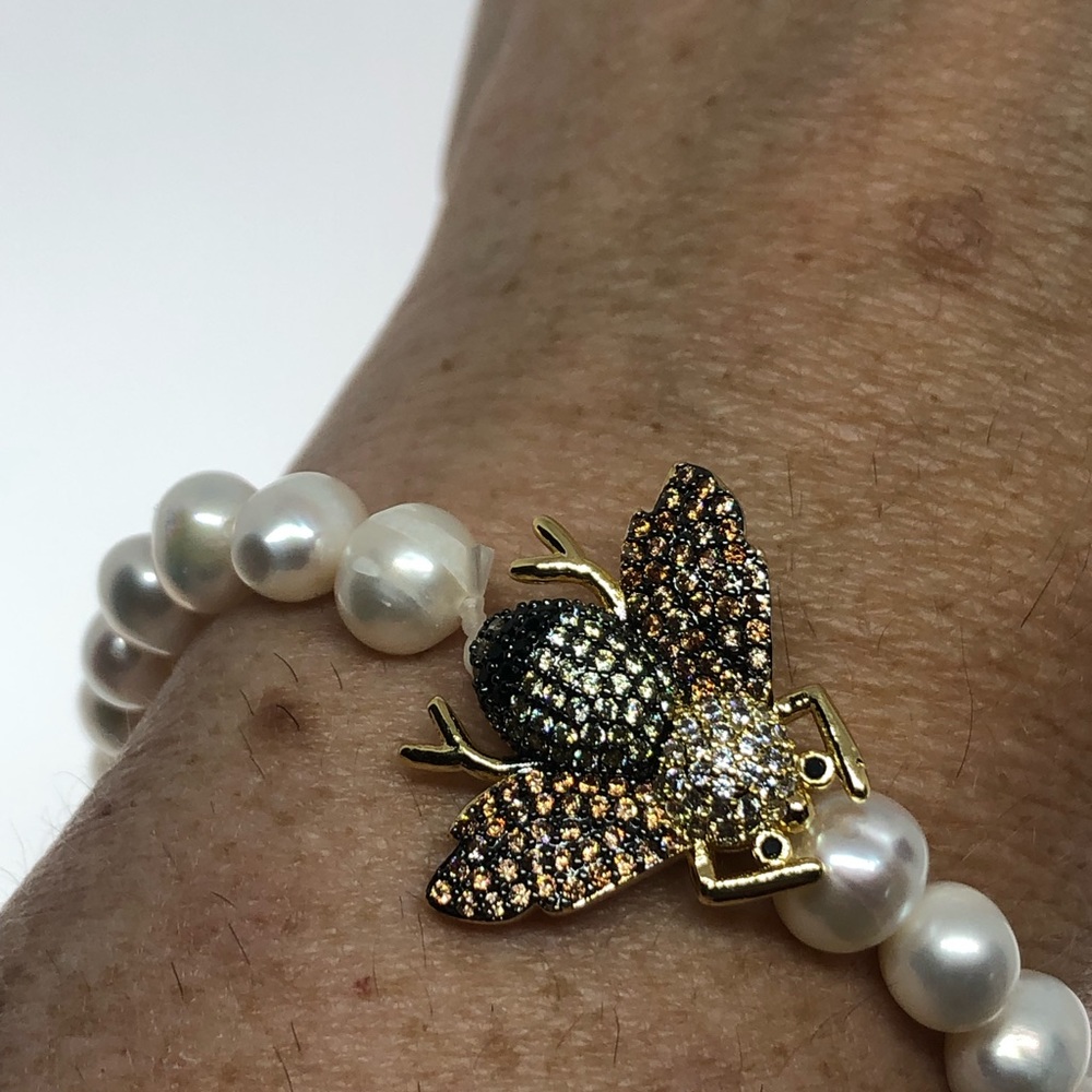 Vintage honey bee pearl stretch bracelet